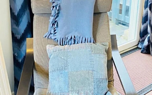 Cozy Studio Loft with 2 Bath