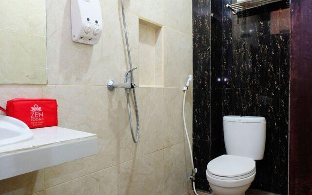 ZEN Rooms Basic D Rainbow near Royal Plaza