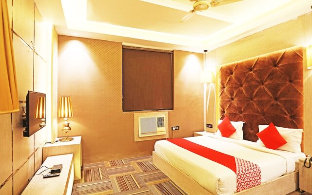 OYO 8902 Hotel Ronald Inn