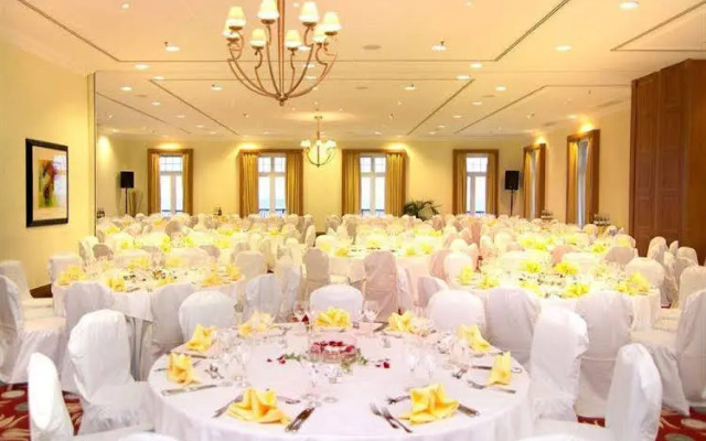 Praia Del Rey Residence