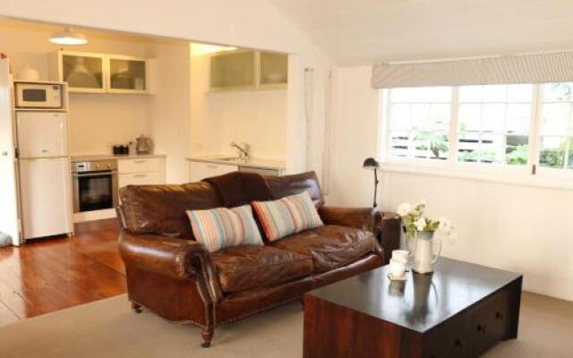 Historic Colenso Cottage – Guest Rooms – Napier