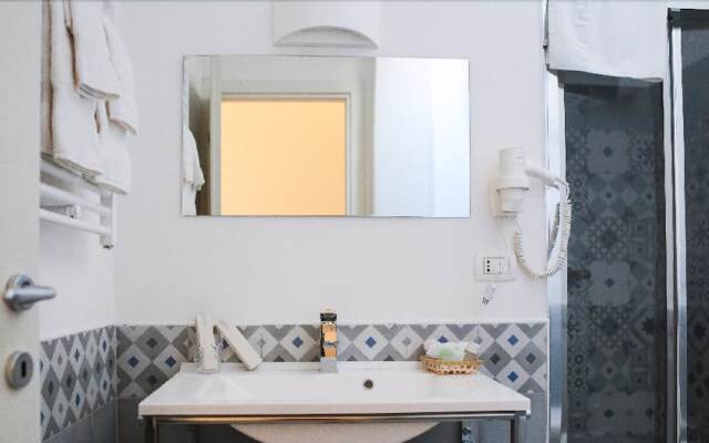 Ailanthus Holiday Suites