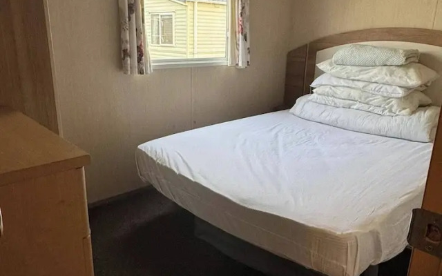 3 bed With Balcony on Lido Beach