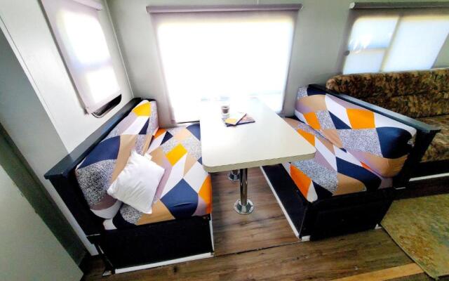 Wildwood Camper De Sleeps 6-7,