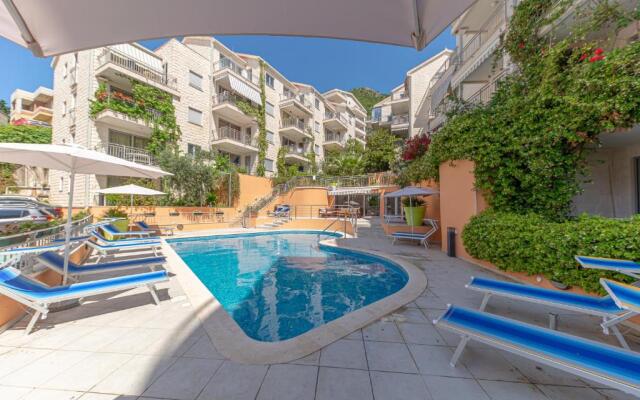 Petrovac Bay Apartments