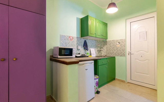 Ni-Mar Studios & Apartments