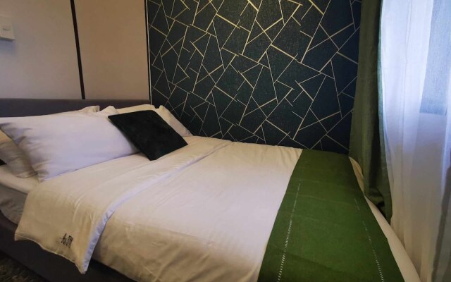 One Bedroom Balcony With Great Location and Value