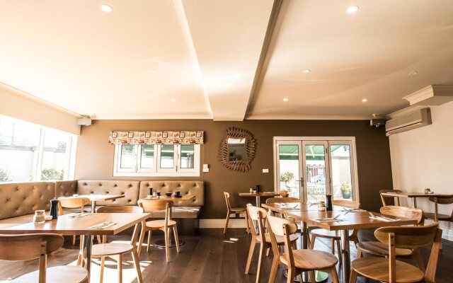 The Waverley International Hotel