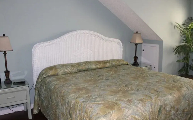 Richmond Park Three-bedroom Apartment 11-D