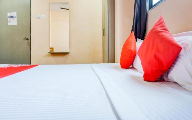 OYO 81205 Hotel Manikyaa