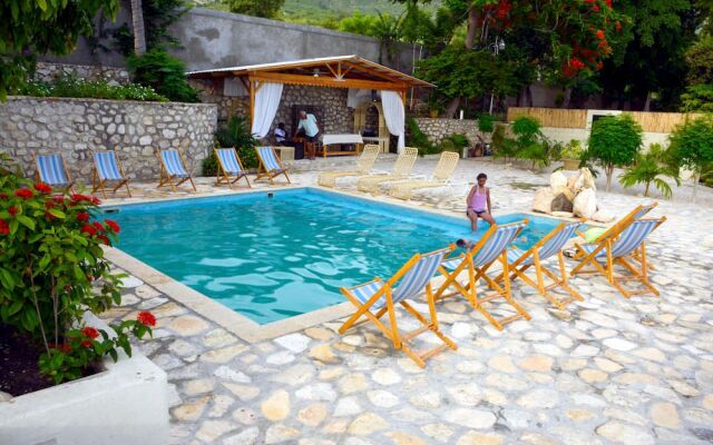 Ouanga Bay Beach Hotel
