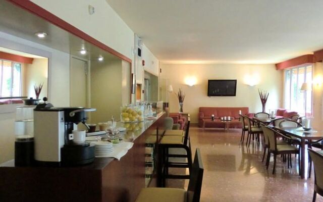 Tres Torres Atiram Hotel