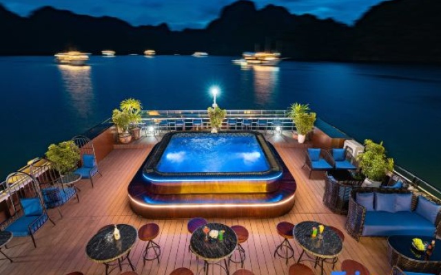 La Casta Cruise – Pool – Ha Long