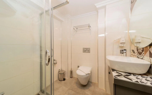 Charming Hotel Room Near Hadrian s Gate