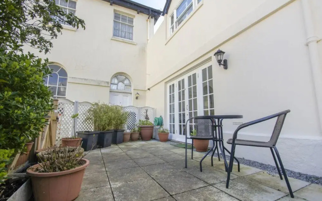 Arundel Mews Parking by Brighton Holiday Lets