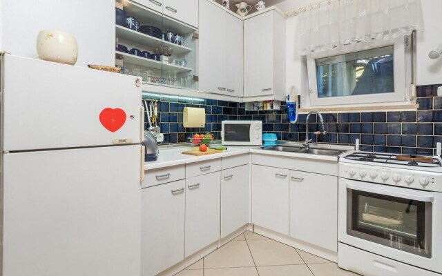 Stunning Home in Kremenici With Wifi and 2 Bedrooms