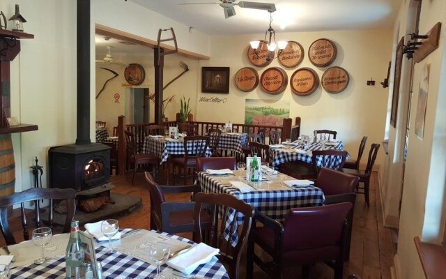 Osteria Sanso Restaurant and Accommodation