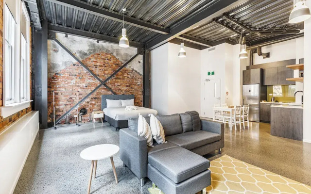 Modern Studio + Prime Location!