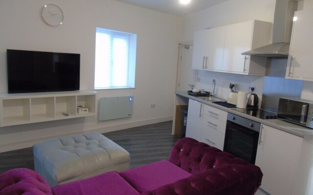 Inviting 1-bed Ground Floor Apartment in Bolton