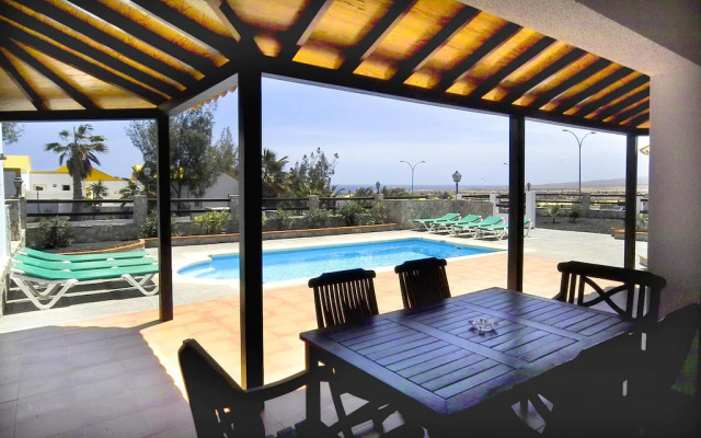 Holiday home in Caleta de Fuste with hot tub