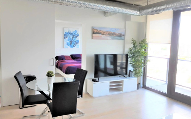 Luxury skyline condo in downtown FREE 24/7 parking