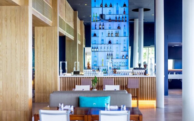 Twinpalms Surin Phuket Resort