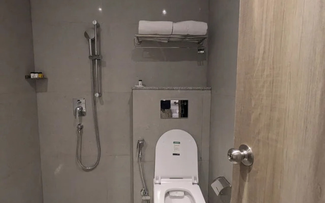 Comfort INN Grand - Kaushambi