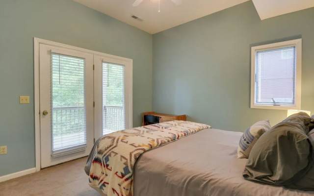 Spacious Mcgaheysville Home: Hot Tub & Pool Table!