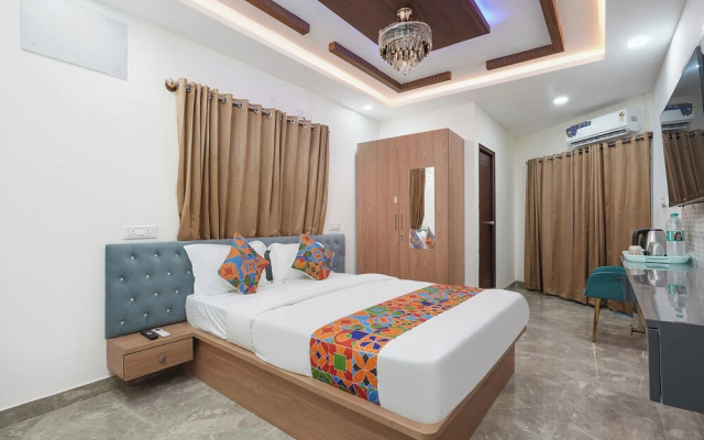 Fabhotel Royal Suites I