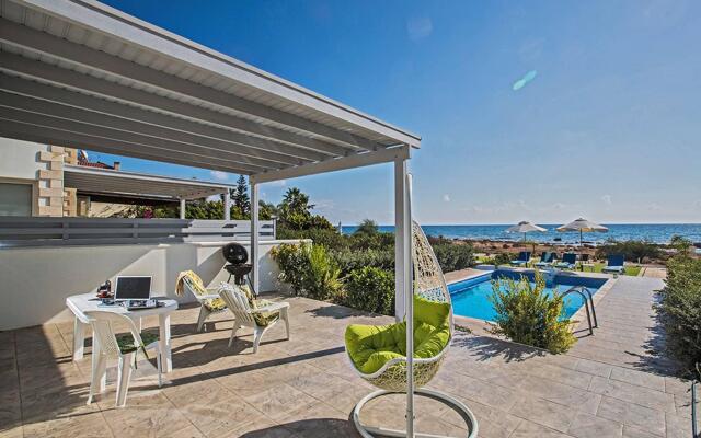 "villa Suri, Luxury Seafront Villa"