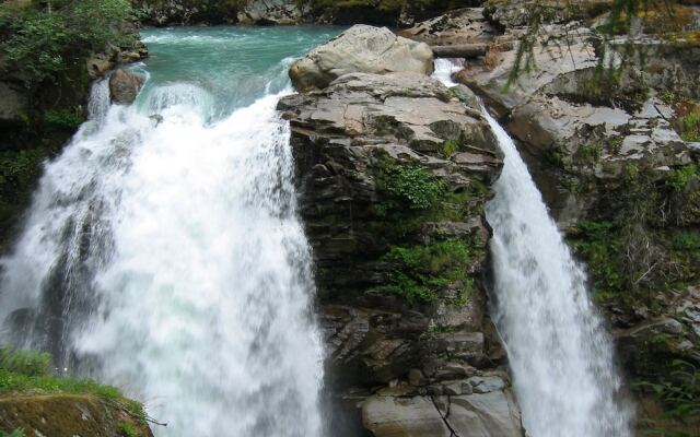 Mt. Baker Lodging Condo 33 – Inexpensive, Sleeps 6! by MBL