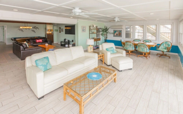 Ocean Commotion - 7 Br Home