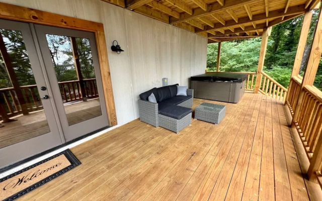 Wintergreen Chesnut Hot-tub Arcade Fireplace