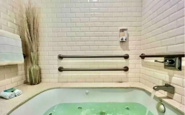 Carlyle Hotel Ocean Dr South Beach 2 Bedroom Luxury Apartment