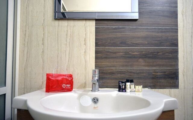 OYO 1749 Apartment Hotel Gayatri Nest