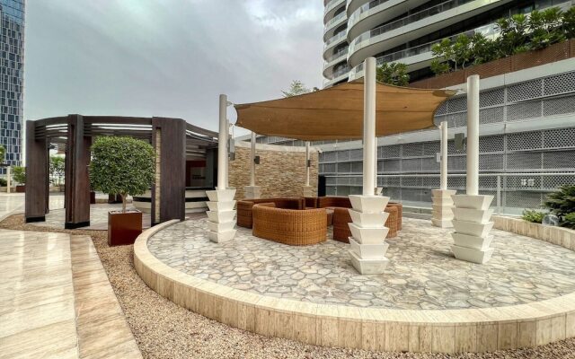 Amazing 1 BR Apartment Damac Mall Street