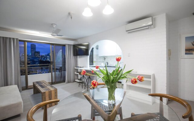 1 BR Park Breathtaking Sydney Skyline