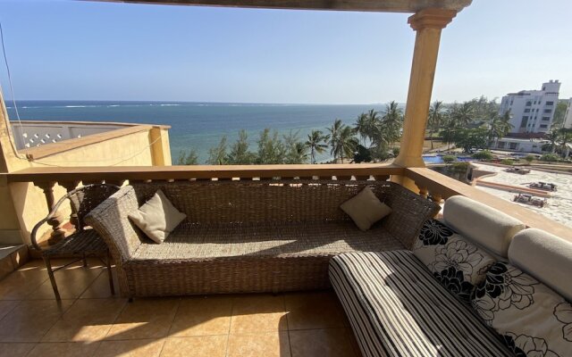Lux Suites Eden Seafront Apartments