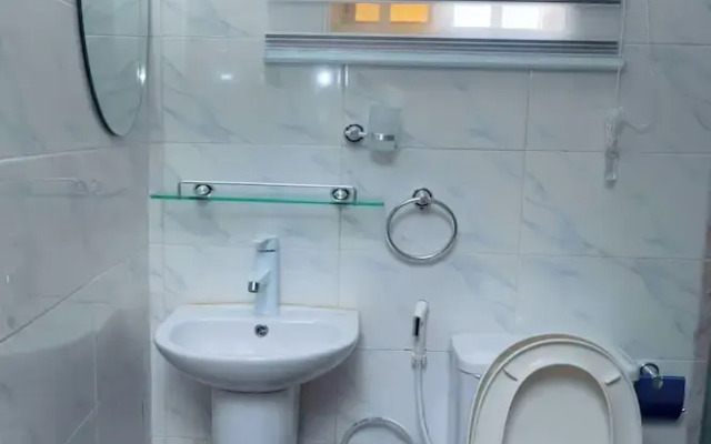Goddis Apartments Ajah