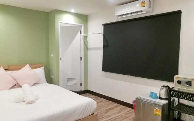 Resort M - MRT Huai Khwang