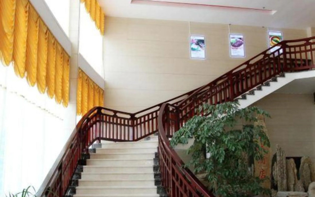 Promenade Hotel