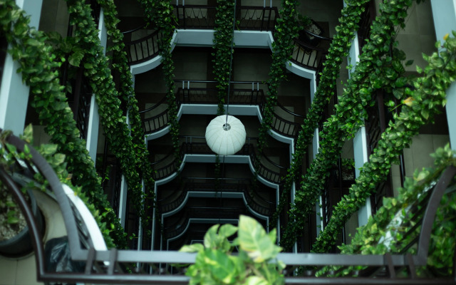 The Twin B Palace Hotel & Apartments