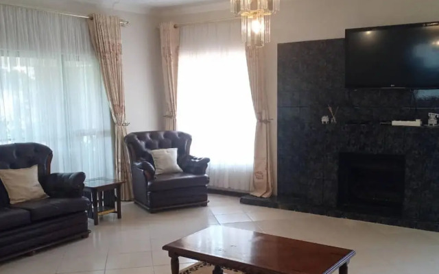 Guesthouse With Green Garden and Pool - 2102
