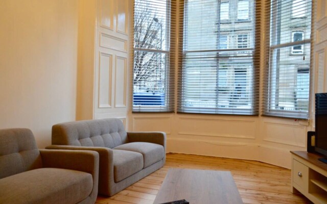 Bright and Modern Flat In The Centre of Edinburgh