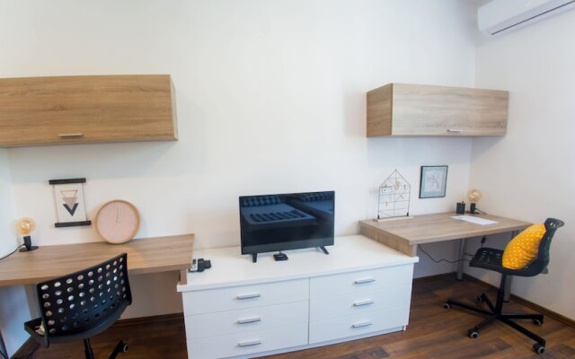 Studio Apartment Woody Moody