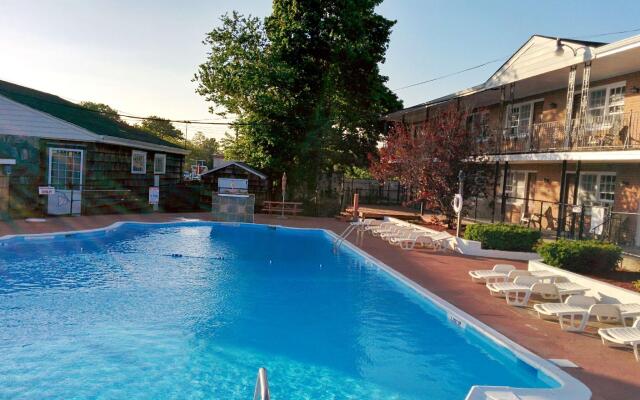 Budget Host East End Hotel in Riverhead