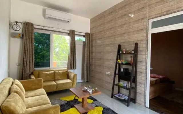 Kaashi Flora (Modern Suite)