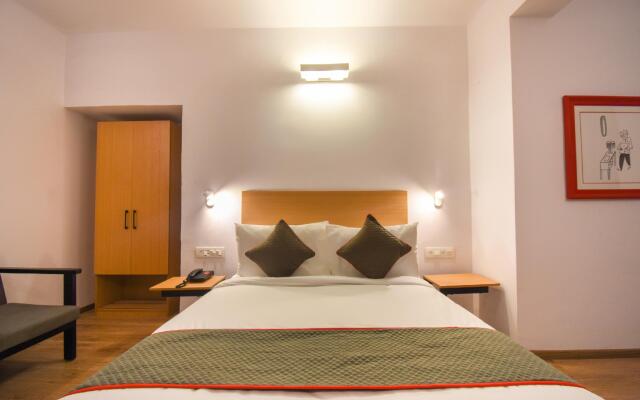OYO Townhouse 201 Heera Holiday Inn