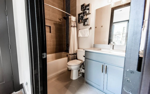 Broadway Getaway-rooftop Patio-mins to The Gulch