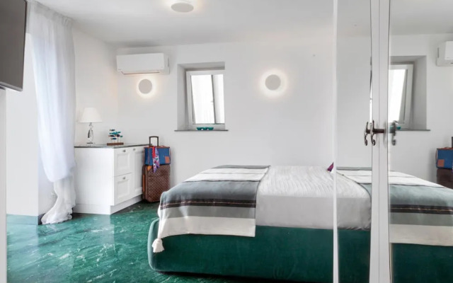 JJ Capri in Capri With 2 Bedrooms and 2 Bathrooms